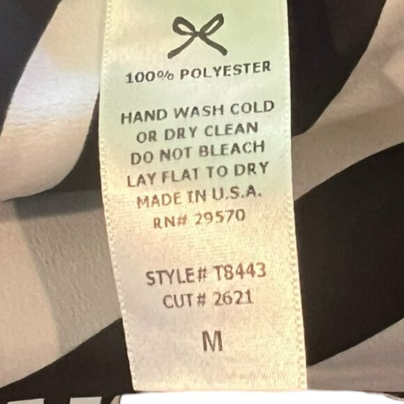 Women's Everly Black and White Geometric‎ Sleeveless Tank Size Medium - Picture 4 of 4